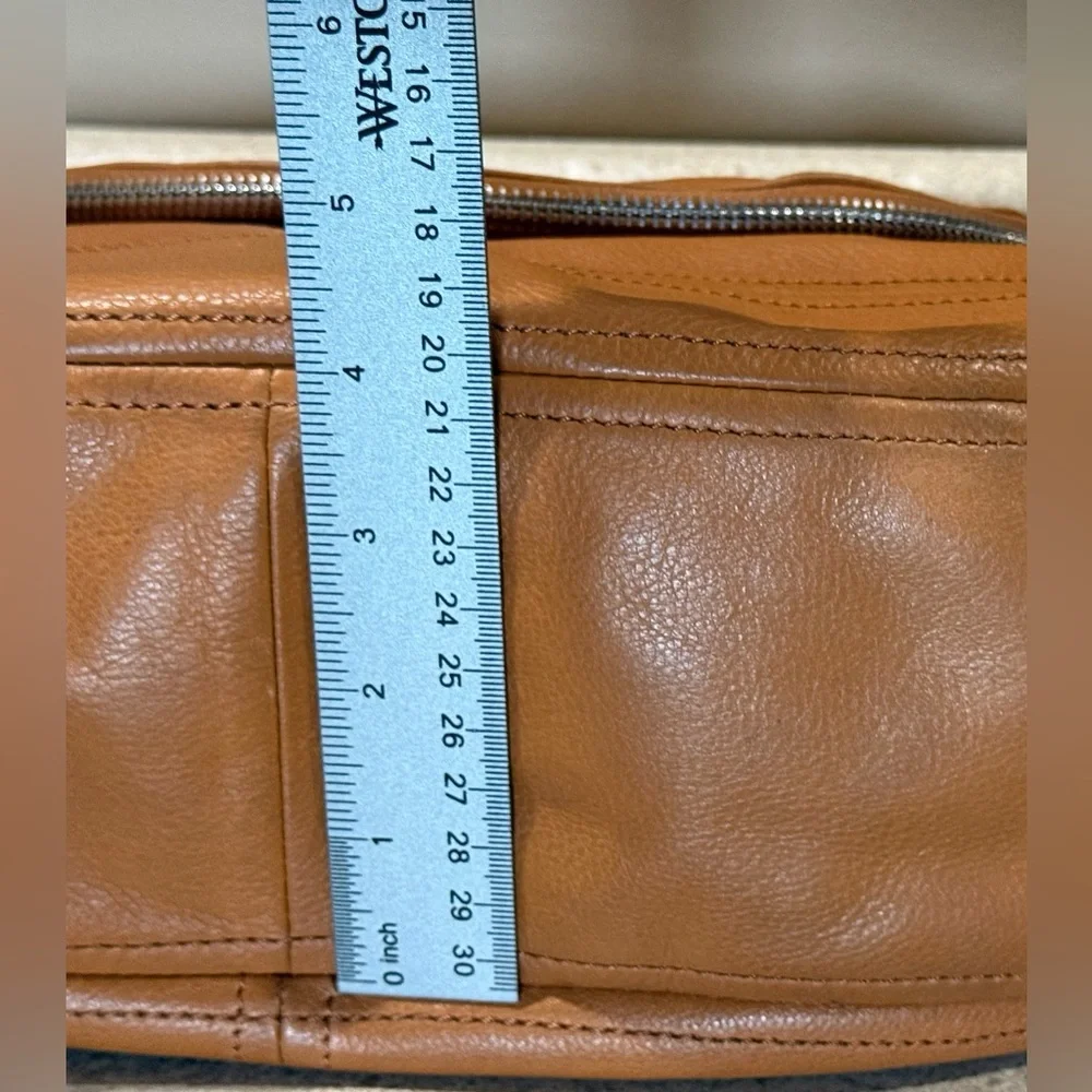 B Makowsky LEATHER Camel CROSSBODY Purse HANDBAG